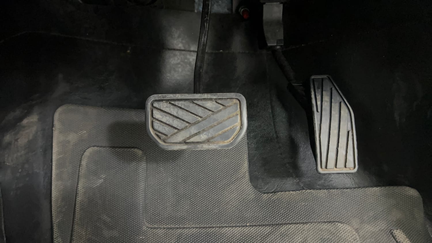 Used 2021 Maruti Suzuki Swift VXi AMT Petrol Automatic interior PEDALS VIEW
