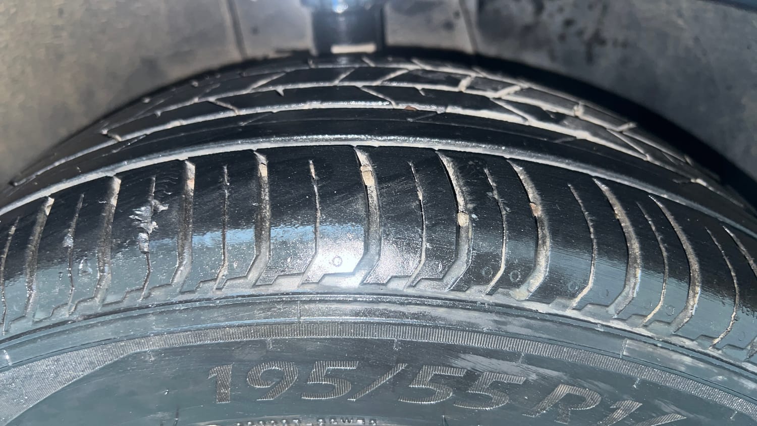 Used 2021 Hyundai i20 Sportz 1.2 MT Petrol Manual tyres RIGHT FRONT TYRE TREAD VIEW