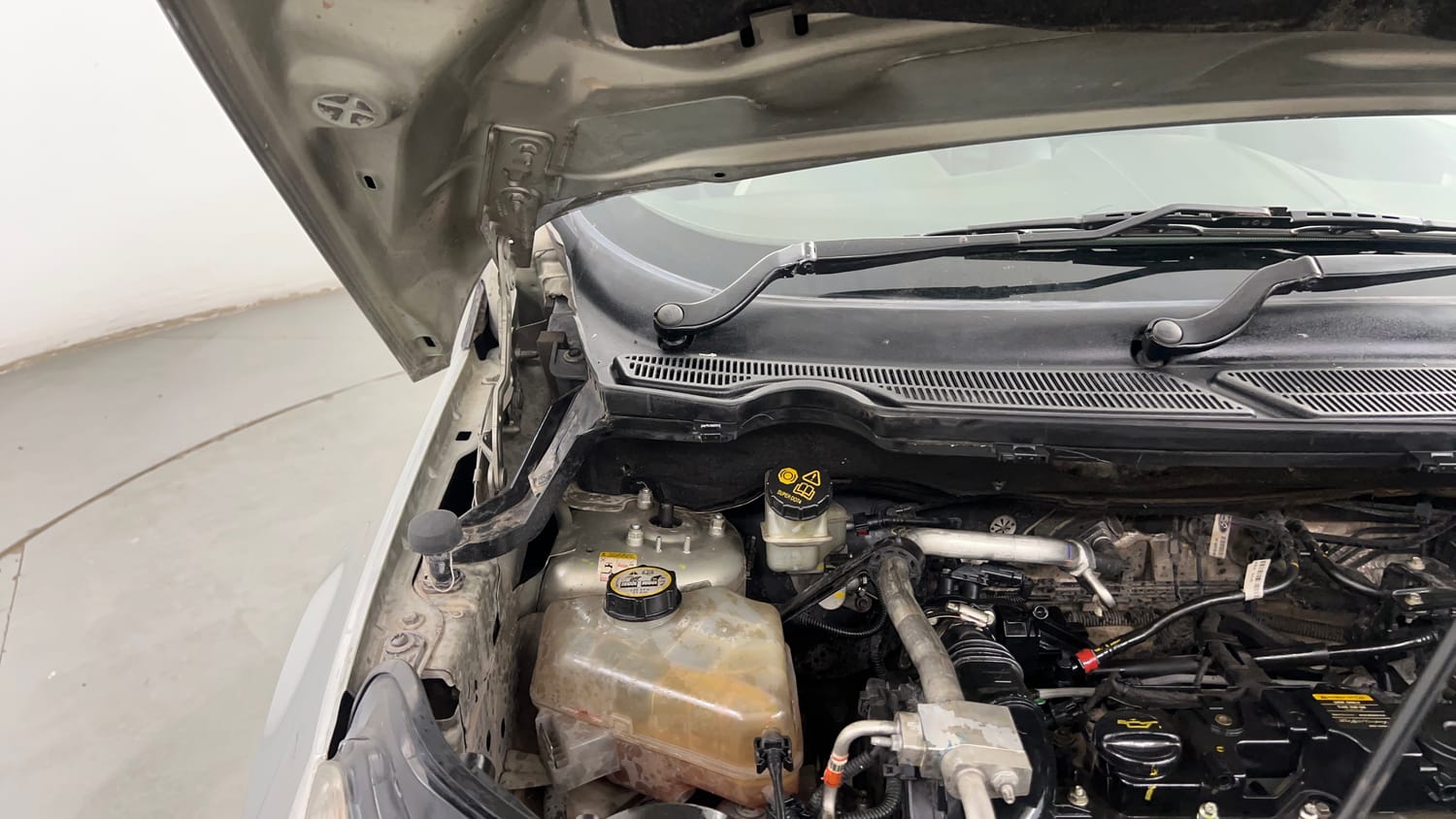 Used 2013 Ford EcoSport Titanium 1.5 TDCi Diesel Manual engine ENGINE RIGHT SIDE HINGE & APRON VIEW