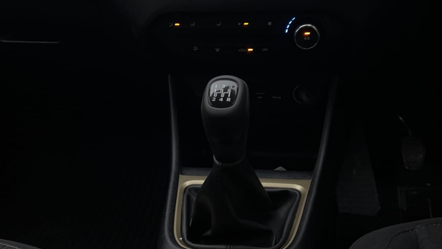 Used 2024 Tata Punch Accomplished iCNG Cng Manual interior GEAR  KNOB VIEW
