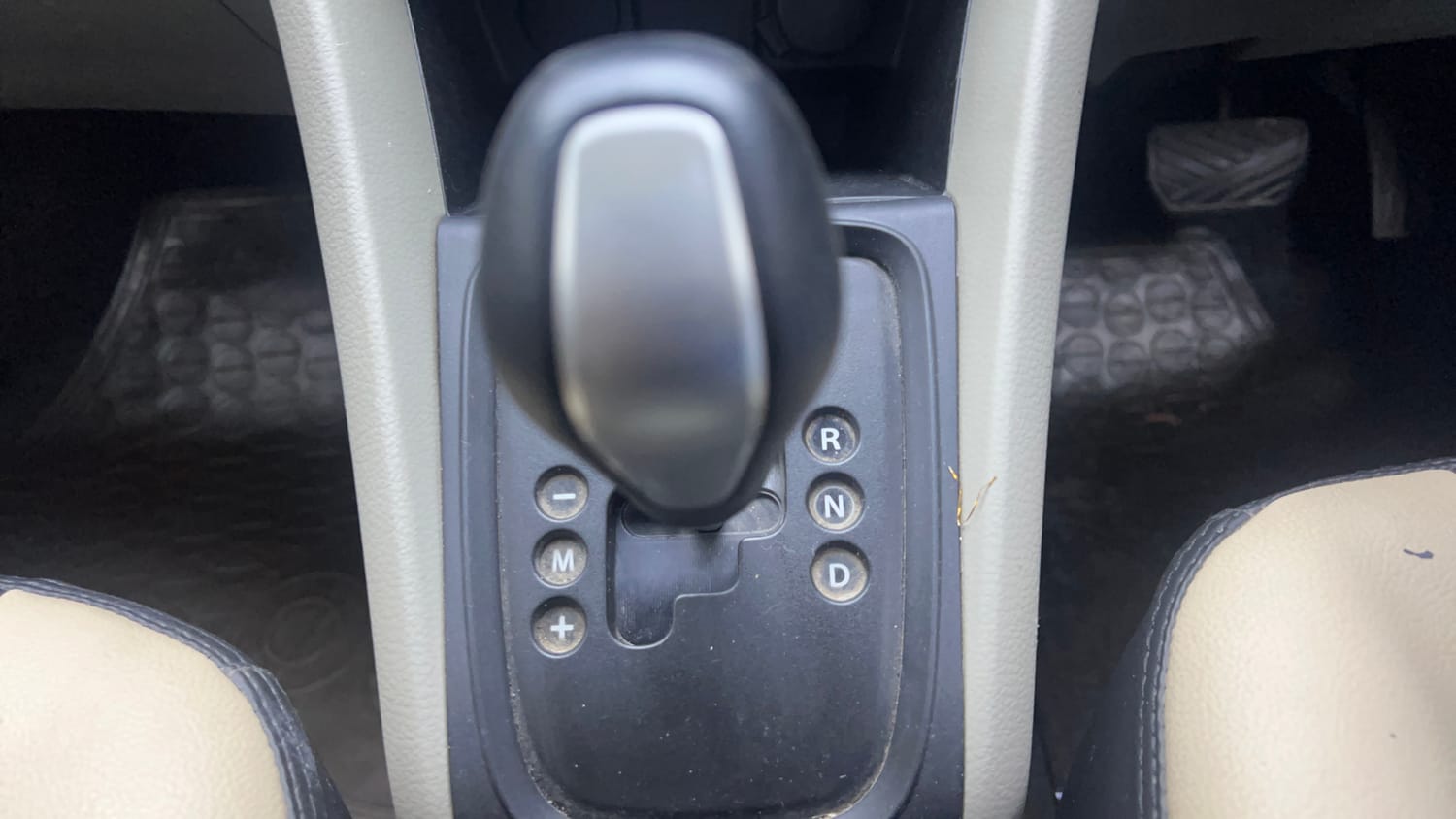 Used 2016 Maruti Suzuki Celerio VXi AMT Petrol Automatic interior GEAR  KNOB VIEW