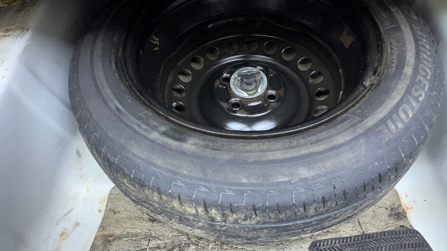 Used 2014 Honda City SV Petrol Manual tyres SPARE TYRE VIEW