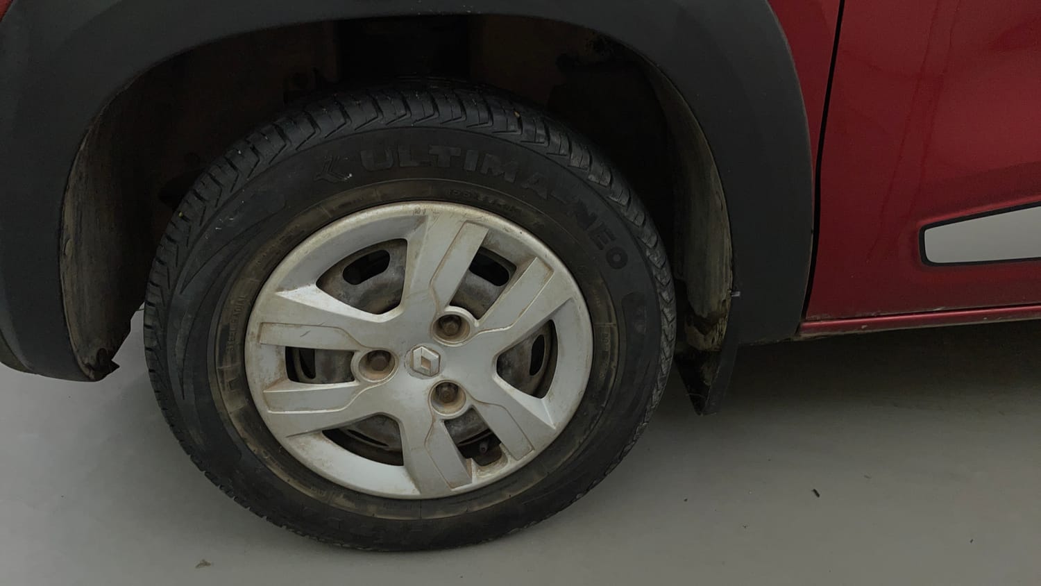 Used 2016 Renault Kwid 1.0 RXT Petrol Manual tyres LEFT FRONT TYRE RIM VIEW