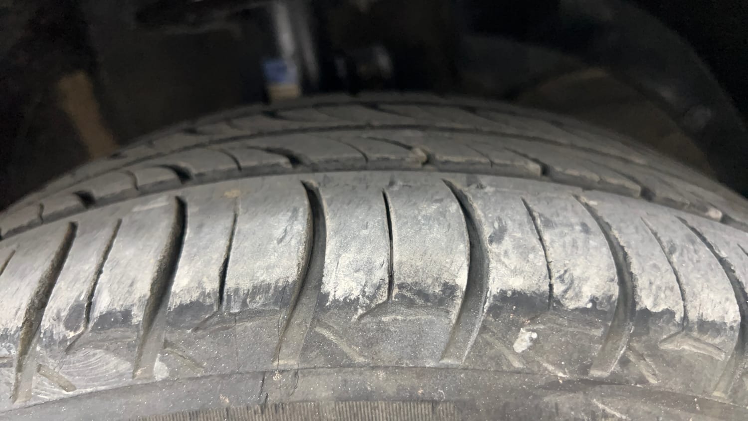 Used 2017 Maruti Suzuki Baleno Alpha 1.2 Petrol Manual tyres RIGHT FRONT TYRE TREAD VIEW
