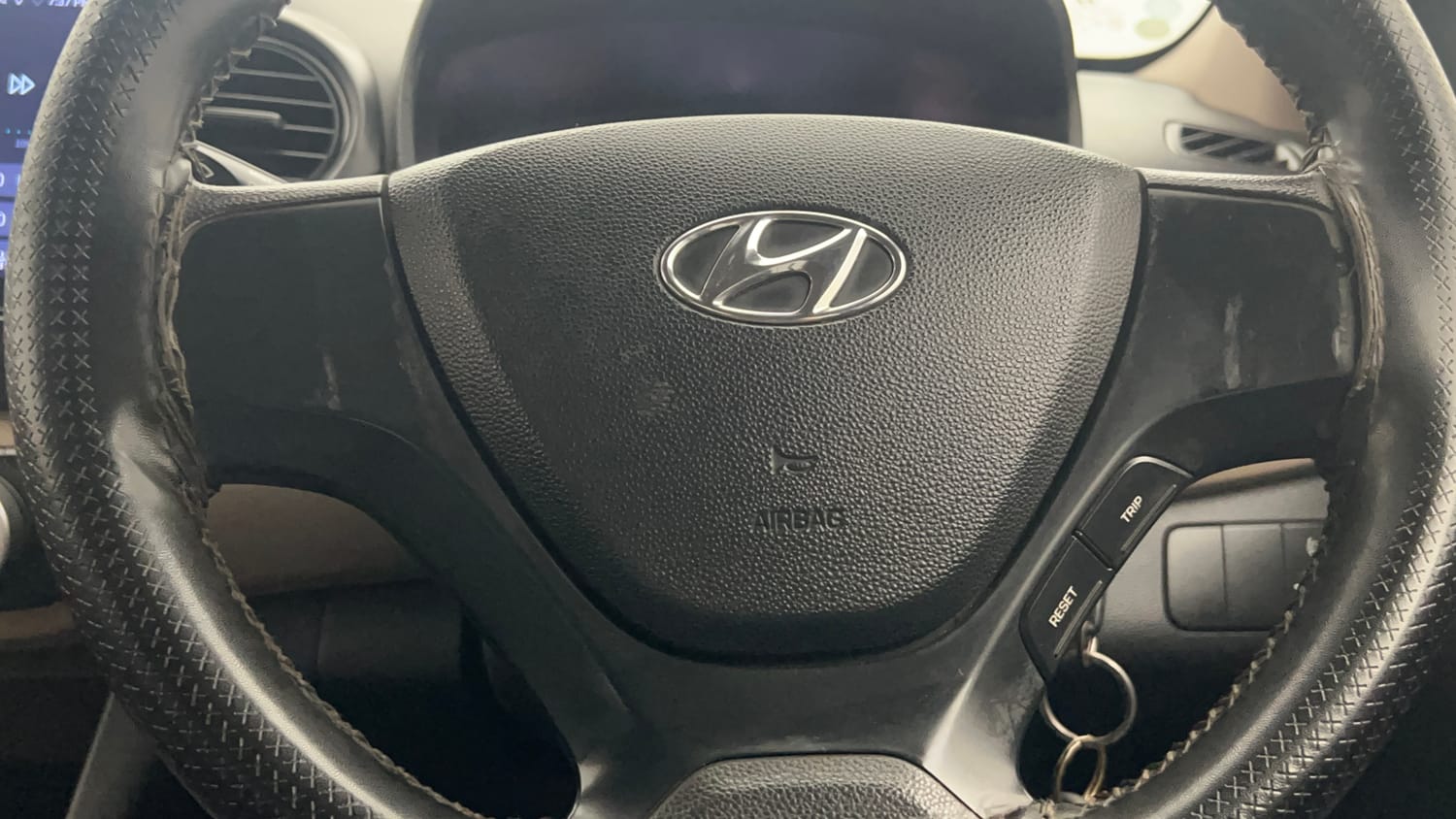 Used 2017 Hyundai Grand i10 Magna 1.2 Kappa VTVT Petrol Manual top_features Steering mounted controls