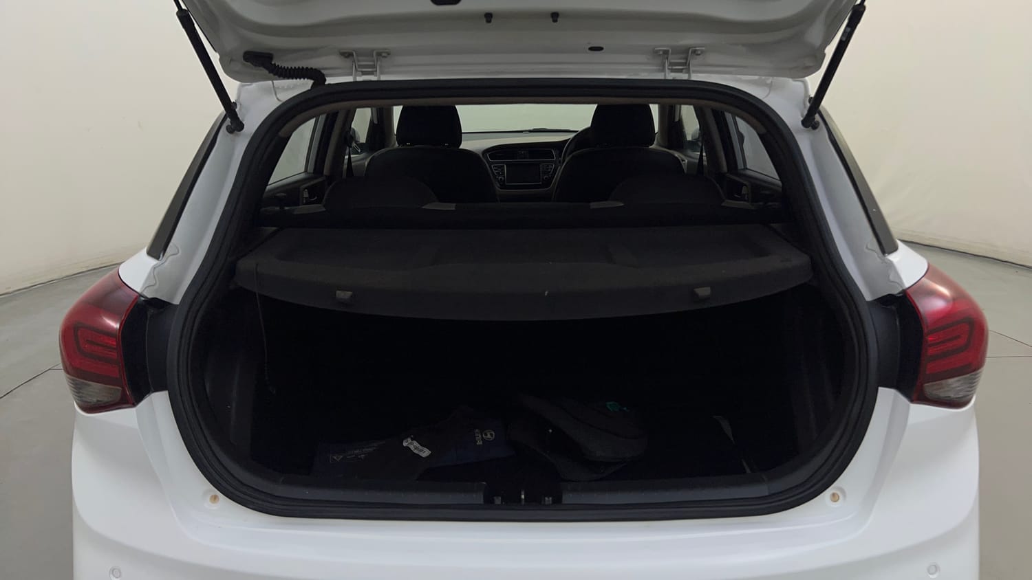 Used 2020 Hyundai Elite i20 Sportz Plus 1.2 Petrol Manual interior DICKY INSIDE VIEW
