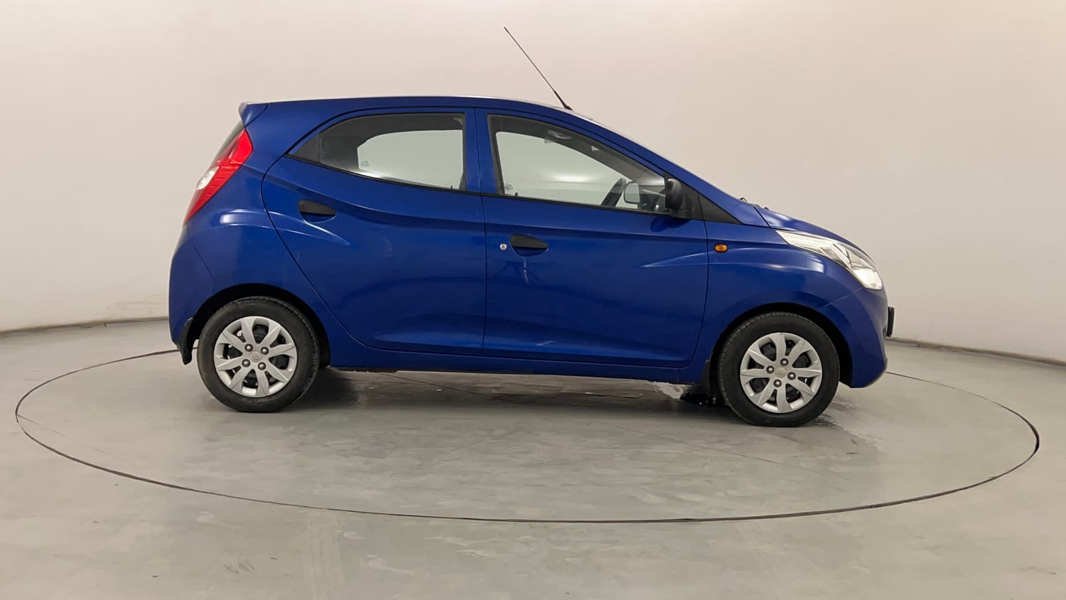 Used 2016 Hyundai Eon Magna Petrol Manual exterior RIGHT SIDE VIEW