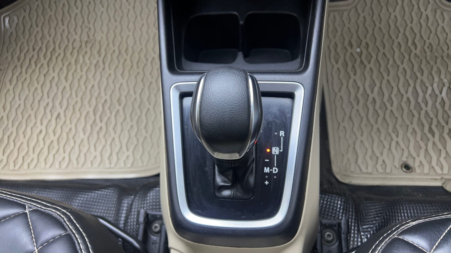 Used 2019 Maruti Suzuki Dzire VXi AMT Petrol Automatic interior GEAR  KNOB VIEW
