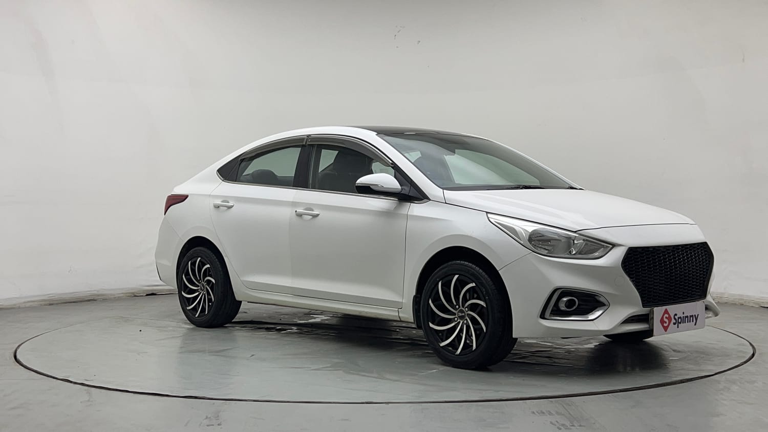 Used 2019 Hyundai Verna EX 1.4 VTVT Petrol Manual exterior RIGHT FRONT CORNER VIEW