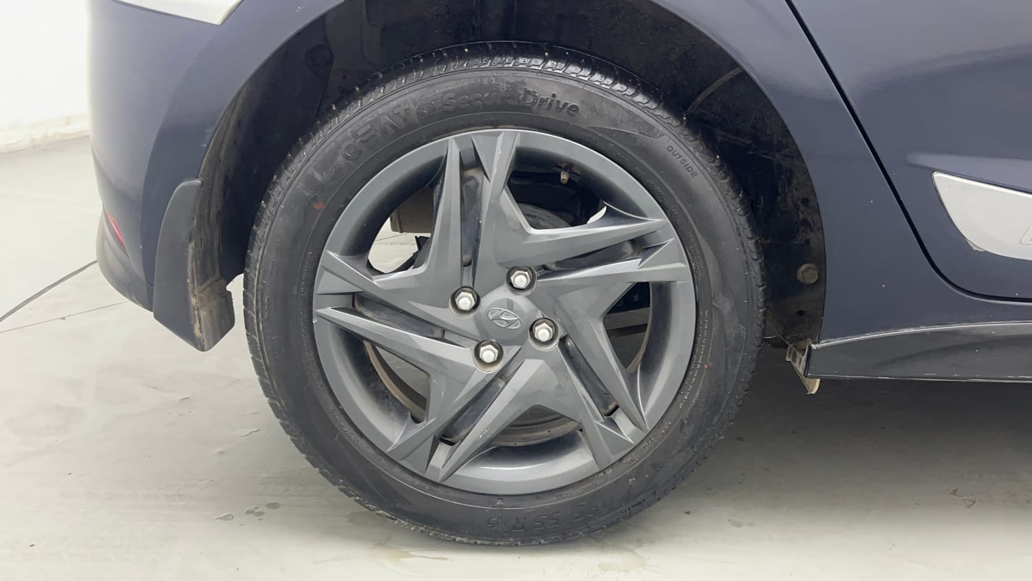 Used 2021 Hyundai i20 Sportz 1.2 MT Petrol Manual tyres RIGHT REAR TYRE RIM VIEW