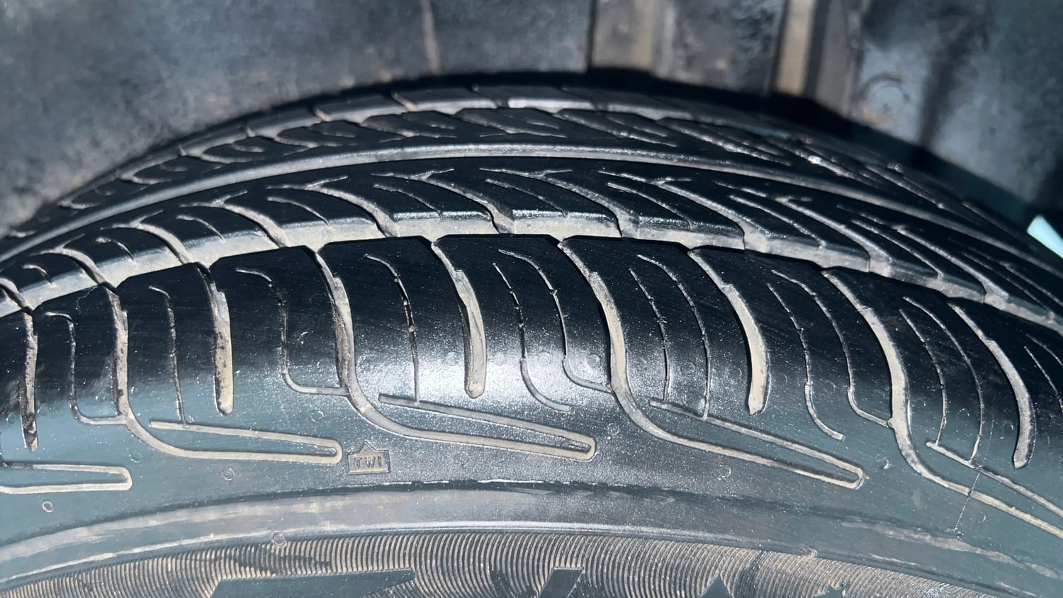Used 2015 Maruti Suzuki Swift VXi Petrol Manual tyres LEFT REAR TYRE TREAD VIEW