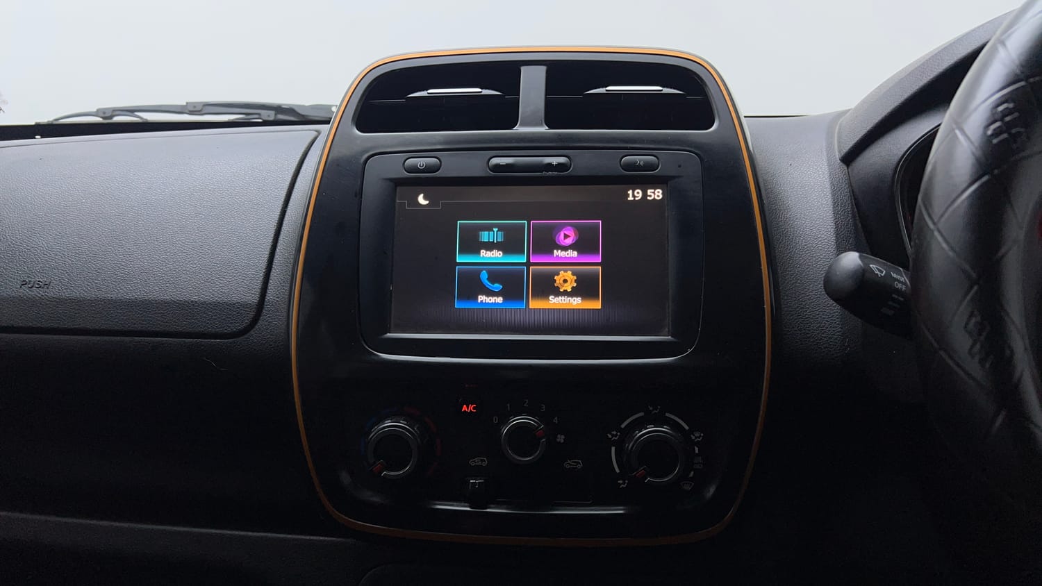 Used 2018 Renault Kwid CLIMBER 1.0 Petrol Manual top_features Touch screen infotainment system