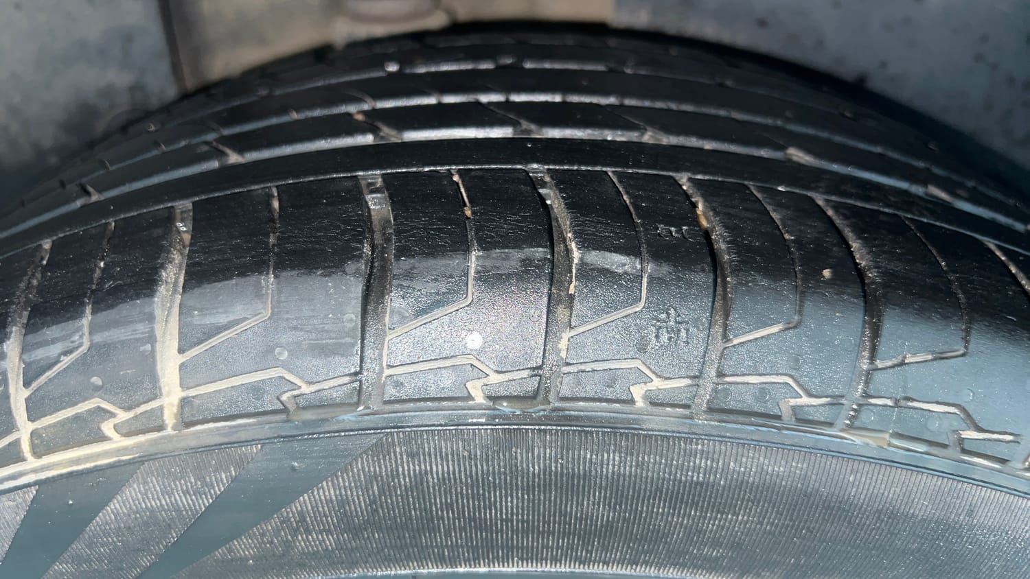 Used 2023 Kia Seltos GTX Plus 1.4 Petrol Manual tyres RIGHT REAR TYRE TREAD VIEW