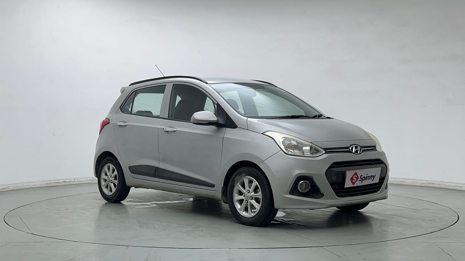 Used 2015 Hyundai Grand i10 Asta AT 1.2 Kappa VTVT Petrol Automatic exterior RIGHT FRONT CORNER VIEW