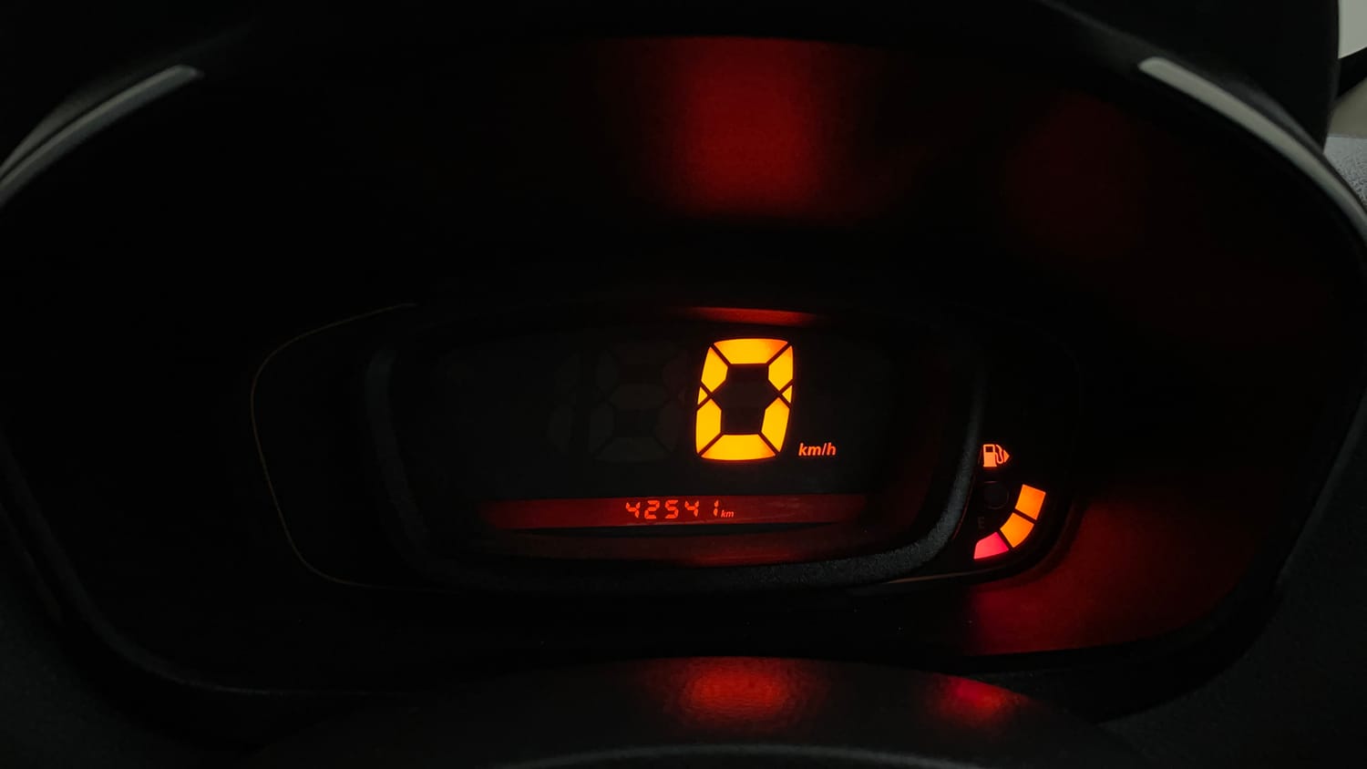 Used 2016 Renault Kwid 1.0 RXT Petrol Manual interior CLUSTERMETER VIEW