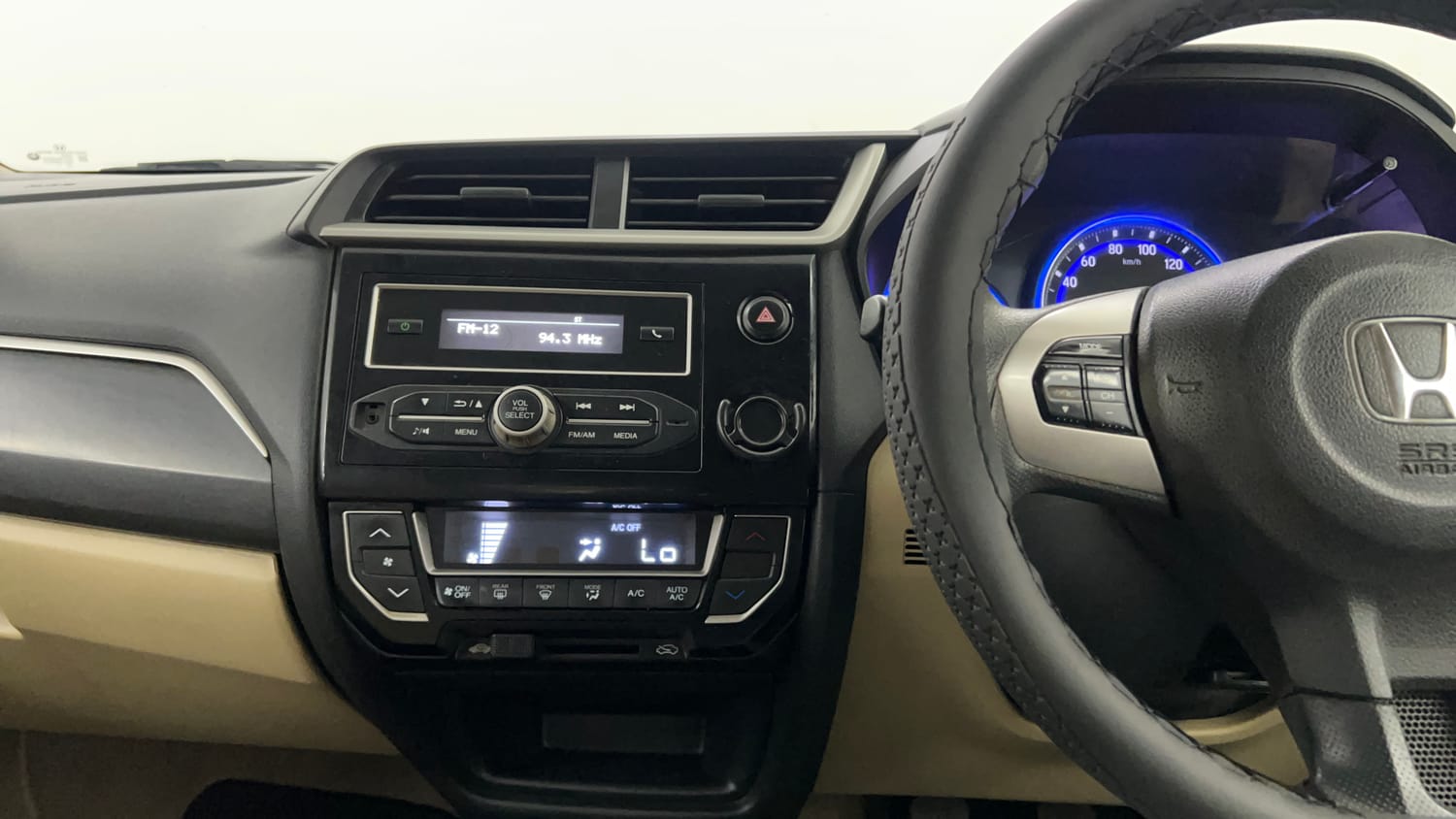 Used 2019 Honda Amaze 1.5 SX i-DTEC Diesel Manual interior MUSIC SYSTEM & AC CONTROL VIEW