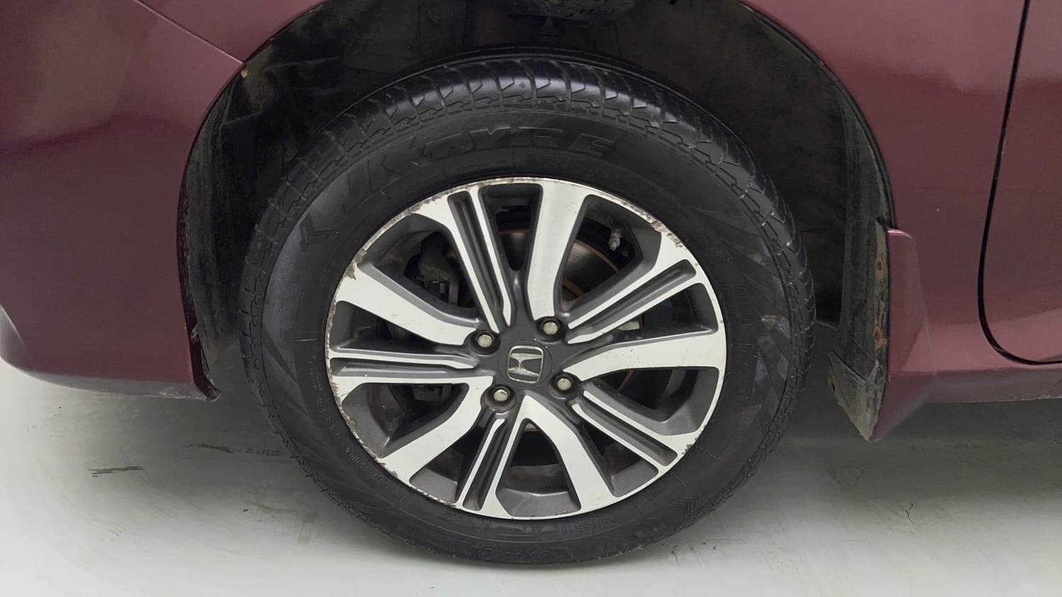 Used 2017 Honda City V Petrol Petrol Manual tyres LEFT FRONT TYRE RIM VIEW