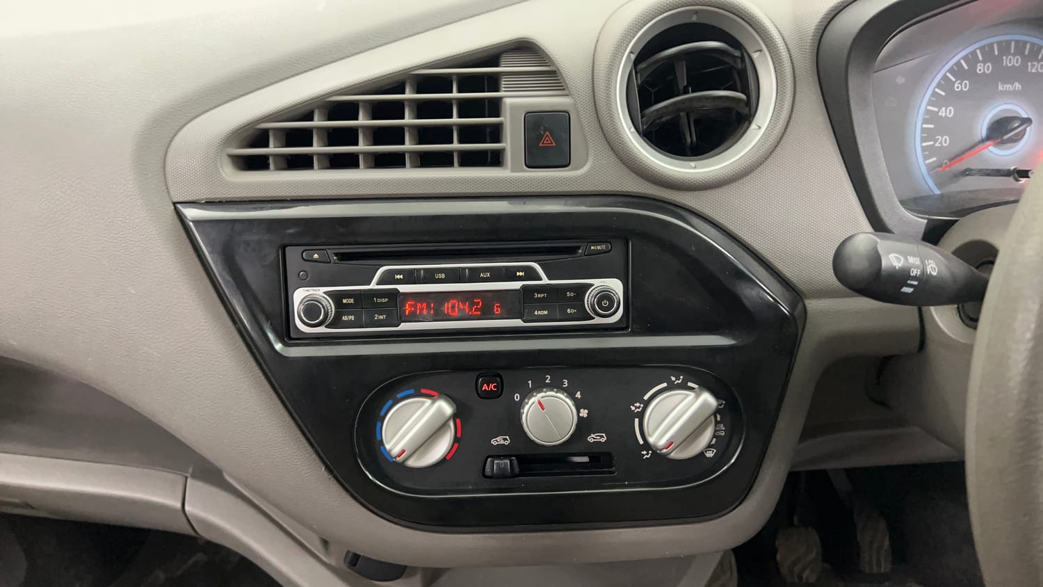 Used 2017 Datsun Redi-GO T (O) Petrol Manual interior MUSIC SYSTEM & AC CONTROL VIEW