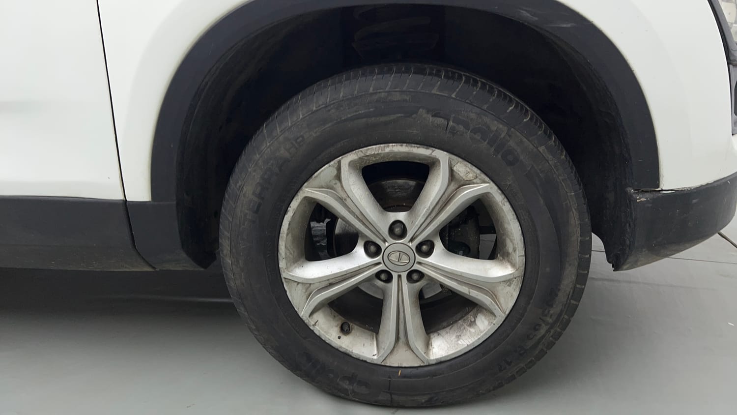 Used 2022 Tata Harrier XTA Plus Diesel Automatic tyres RIGHT FRONT TYRE RIM VIEW