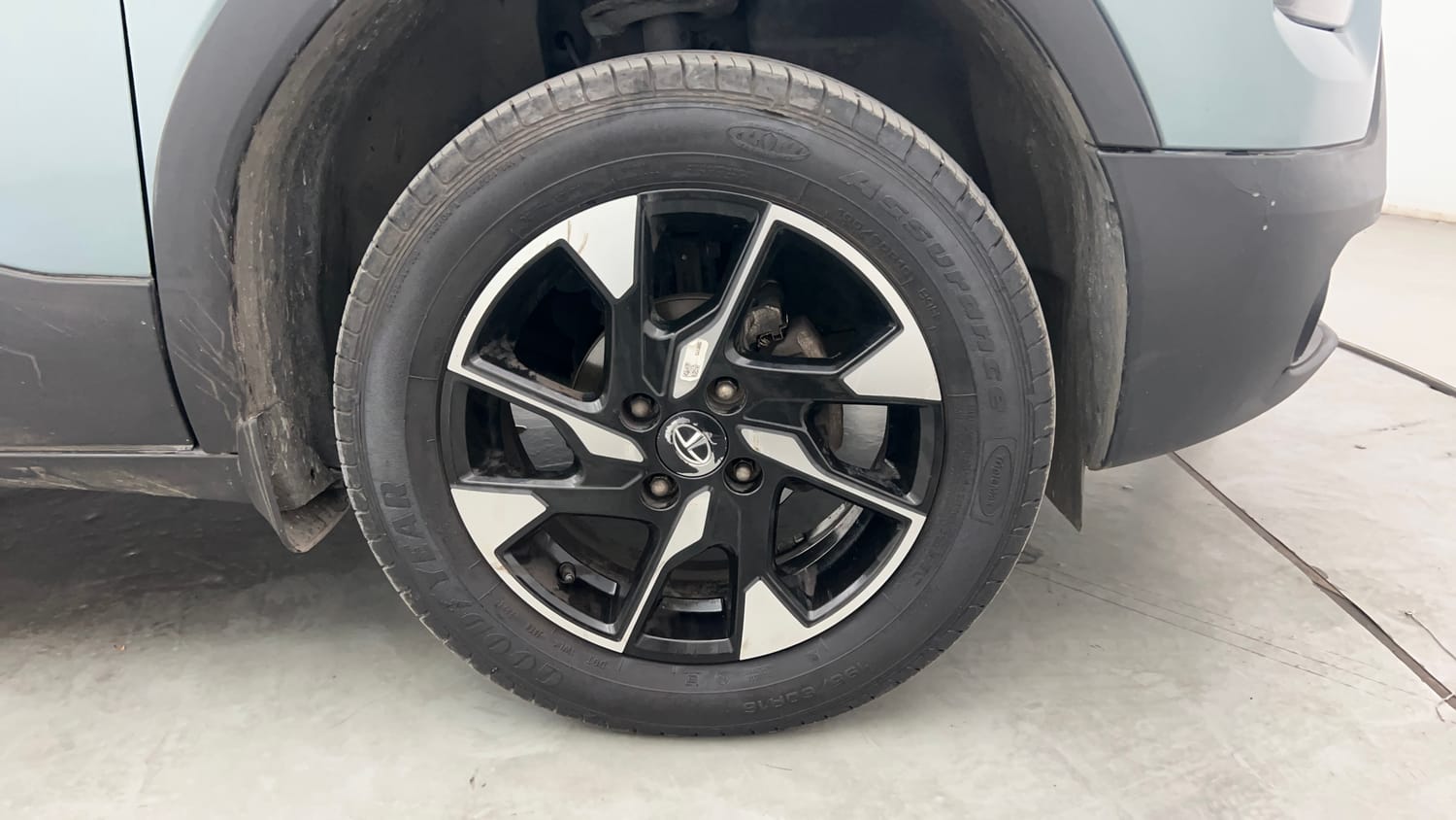 Used 2023 Tata Punch Creative AMT Petrol Automatic tyres RIGHT FRONT TYRE RIM VIEW