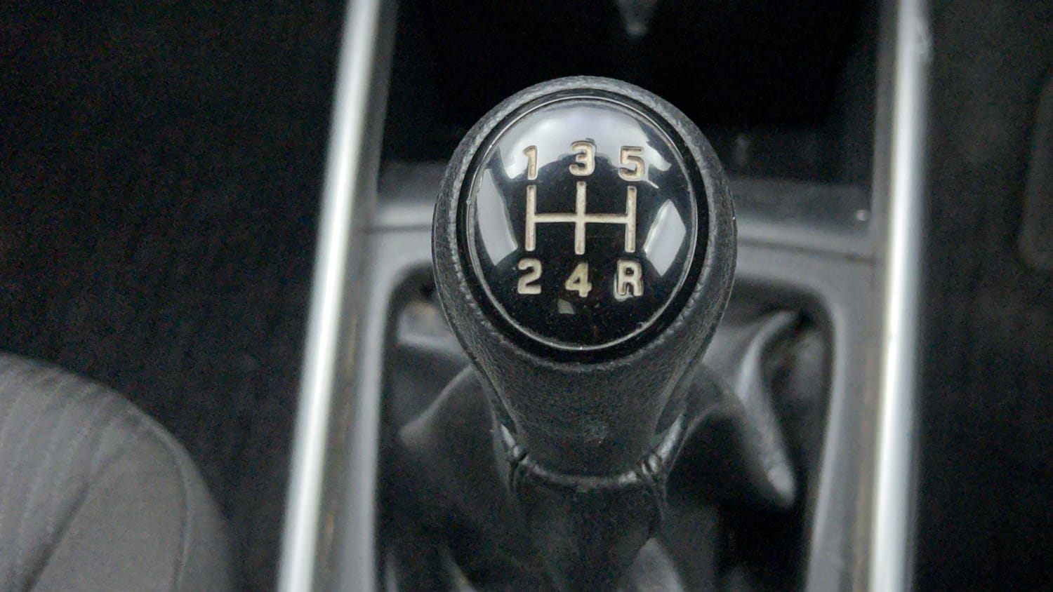 Used 2016 Maruti Suzuki Baleno Delta 1.2 Petrol Manual interior GEAR  KNOB VIEW