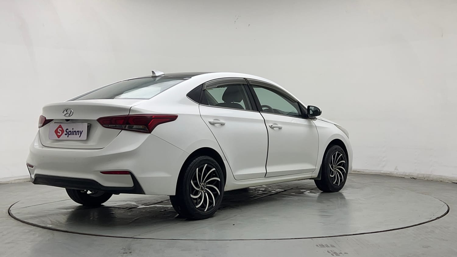 Used 2019 Hyundai Verna EX 1.4 VTVT Petrol Manual exterior RIGHT REAR CORNER VIEW
