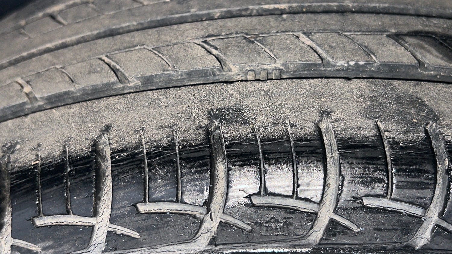Used 2016 Maruti Suzuki Baleno Delta 1.2 Petrol Manual tyres LEFT REAR TYRE TREAD VIEW