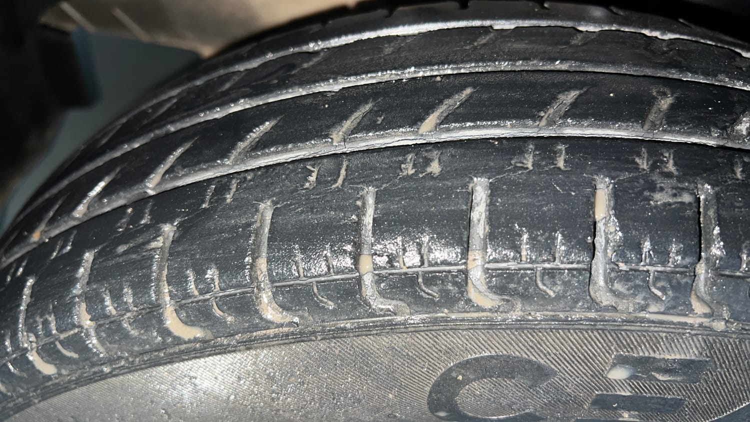 Used 2017 Renault Kwid 1.0 RXT Petrol Manual tyres LEFT FRONT TYRE TREAD VIEW