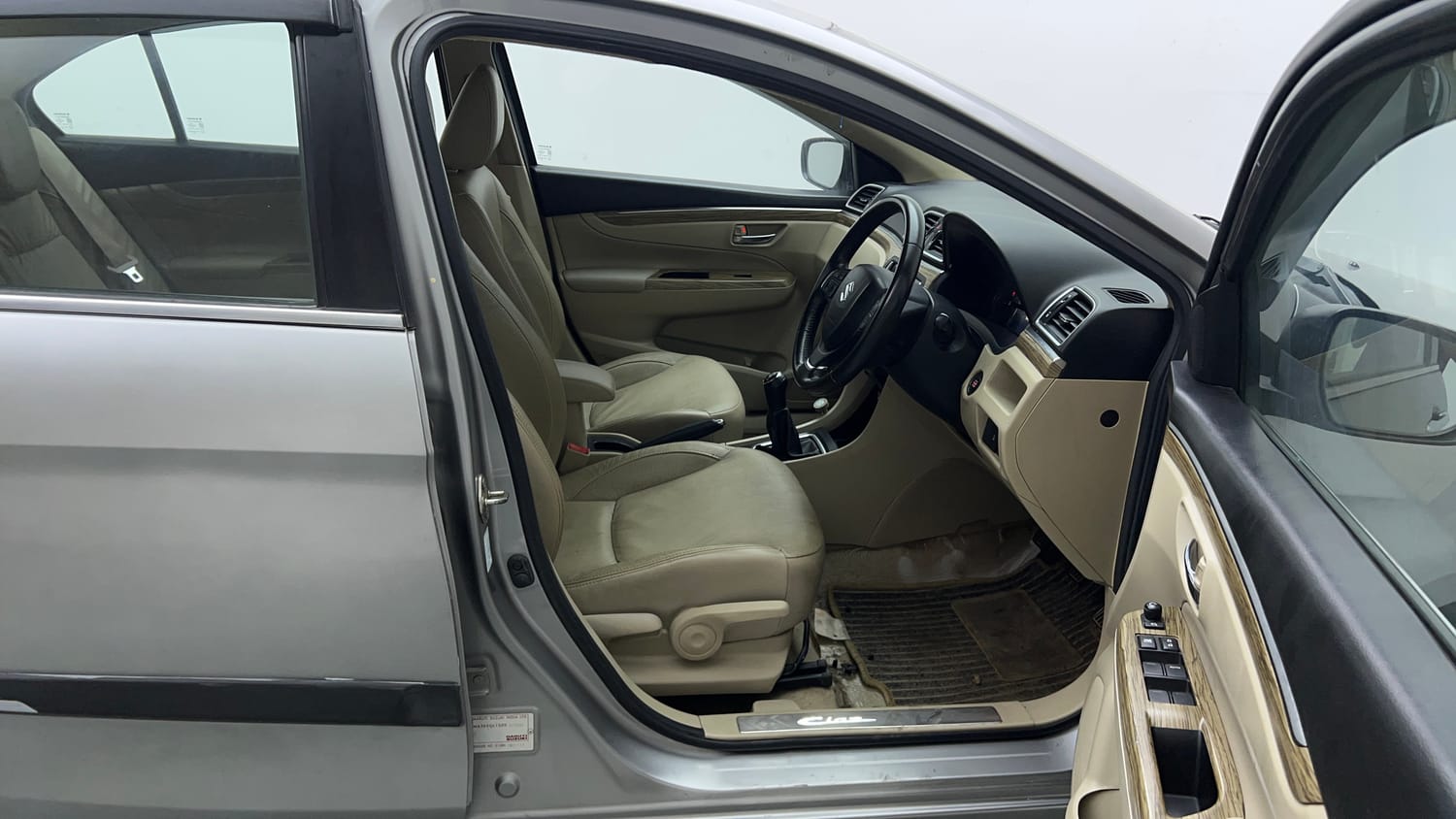 Used 2018 Maruti Suzuki Ciaz Alpha Hybrid 1.5 Petrol Manual interior RIGHT SIDE FRONT DOOR CABIN VIEW