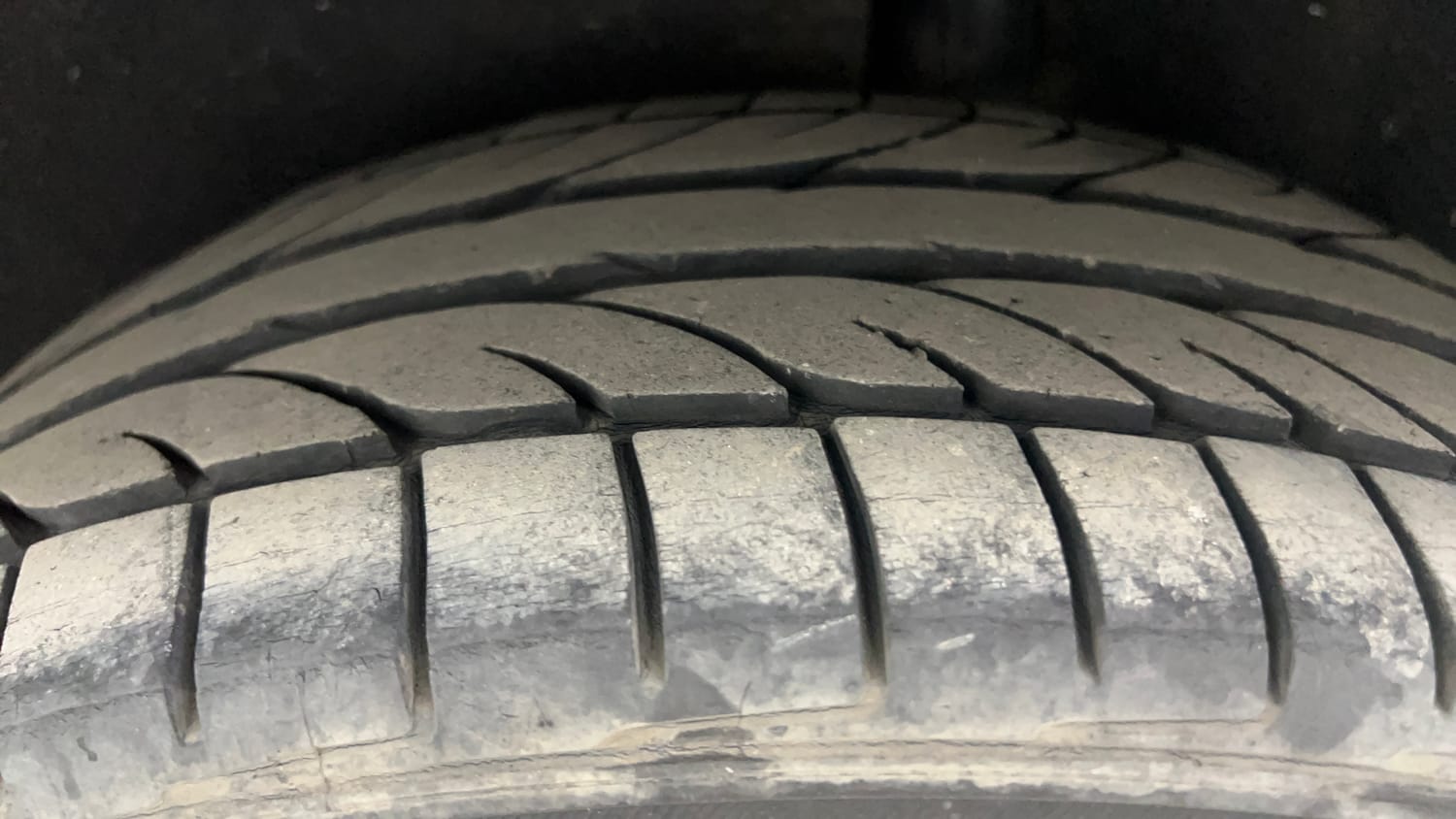 Used 2013 Ford EcoSport Titanium 1.5 TDCi Diesel Manual tyres LEFT REAR TYRE TREAD VIEW