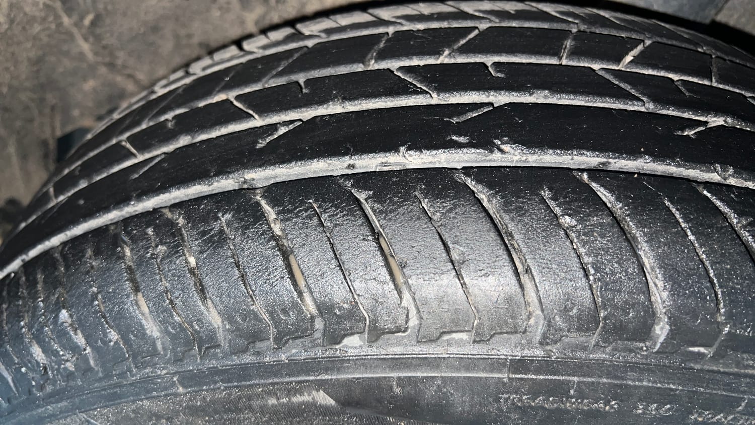 Used 2023 Nissan Magnite XE Petrol Manual tyres LEFT REAR TYRE TREAD VIEW