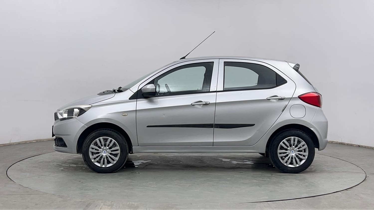 Used 2017 Tata Tiago Revotron XT Petrol Manual exterior LEFT SIDE VIEW