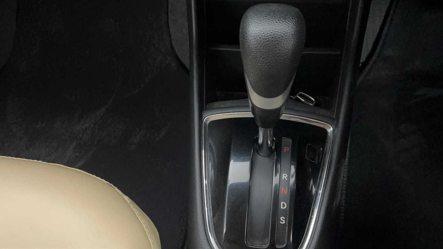 Used 2022 Honda Amaze VX CVT 1.2 Petrol Petrol Automatic interior GEAR  KNOB VIEW