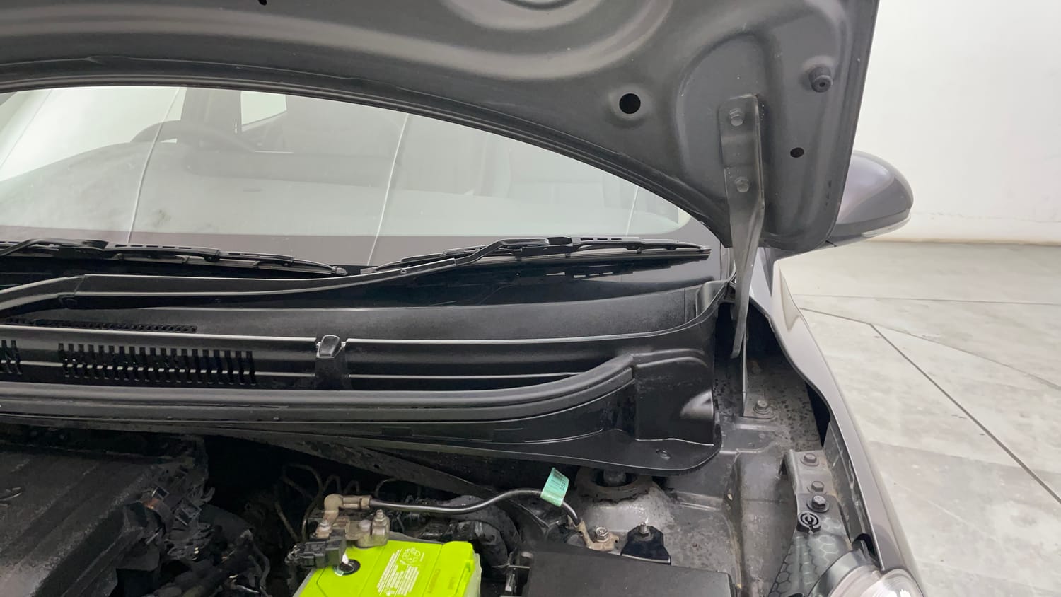 Used 2020 Hyundai Aura SX Plus 1.2 AMT Petrol Petrol Automatic engine ENGINE LEFT SIDE HINGE & APRON VIEW