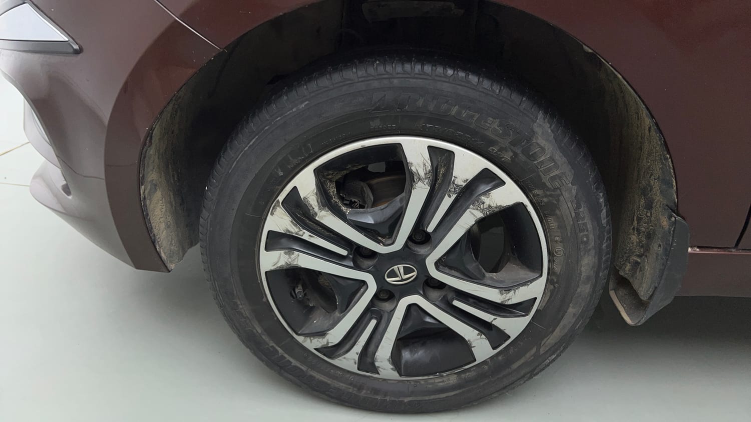 Used 2023 Tata Tigor XZ Plus CNG Leatherette Pack Cng Manual tyres LEFT FRONT TYRE RIM VIEW