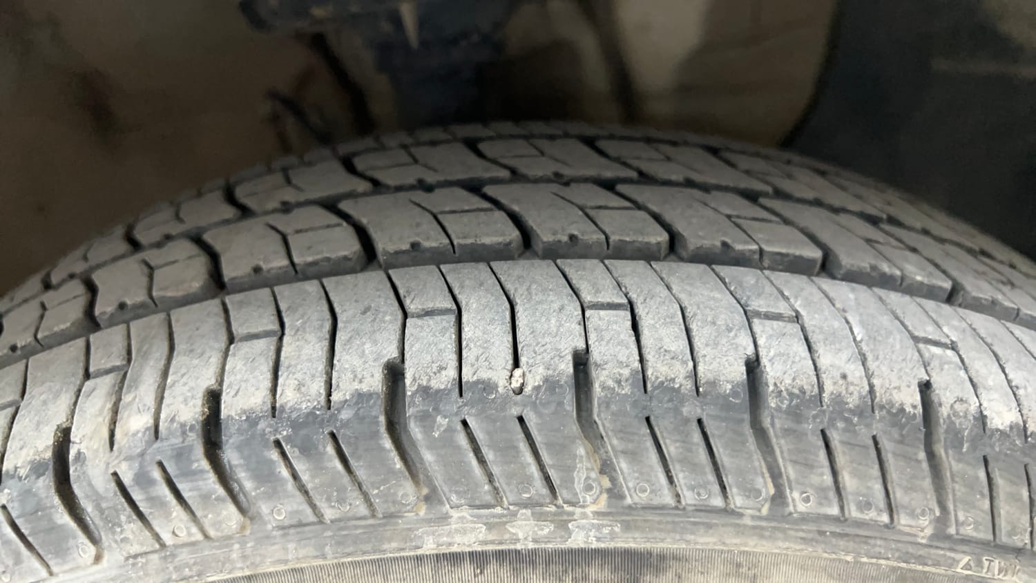 Used 2017 Hyundai Elite i20 Sportz 1.2 Petrol Manual tyres RIGHT FRONT TYRE TREAD VIEW