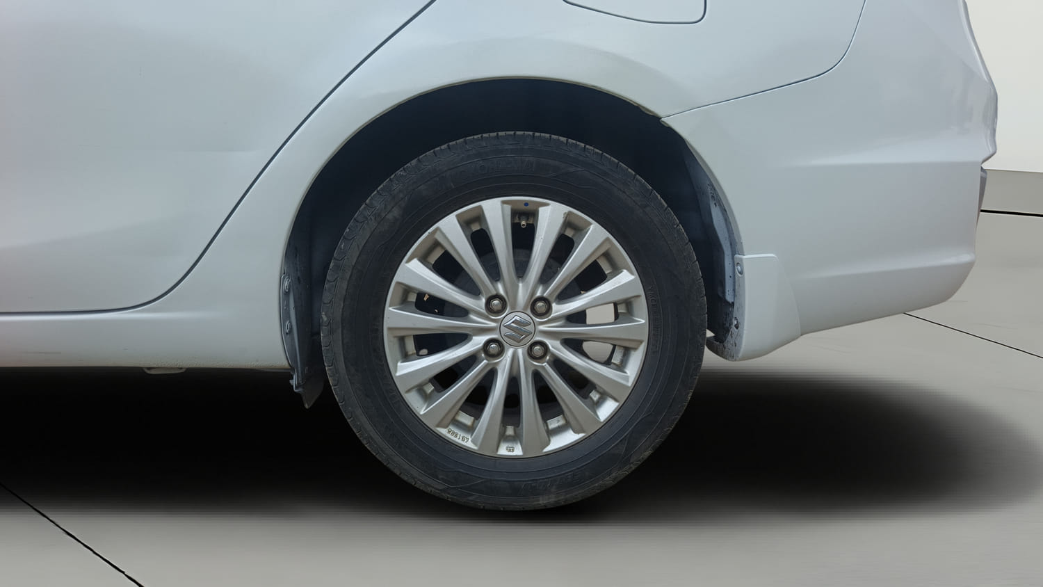 Used 2018 Maruti Suzuki Ciaz Delta Hybrid 1.5 Petrol Manual tyres LEFT REAR TYRE RIM VIEW
