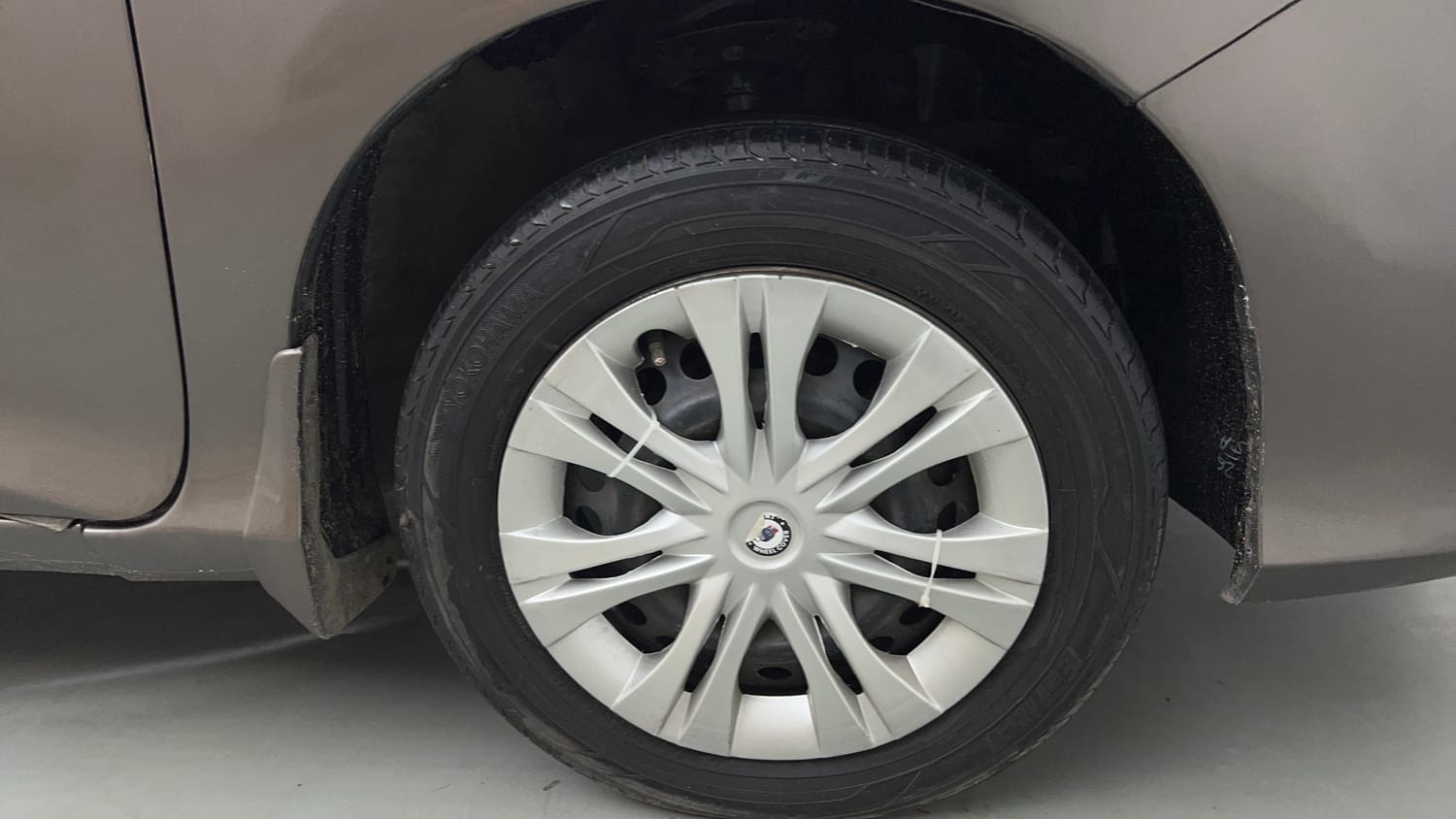 Used 2015 Honda City SV Petrol Manual tyres RIGHT FRONT TYRE RIM VIEW