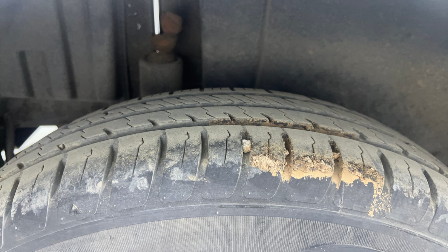 Used 2015 Maruti Suzuki Swift VXi Petrol Manual tyres RIGHT REAR TYRE TREAD VIEW