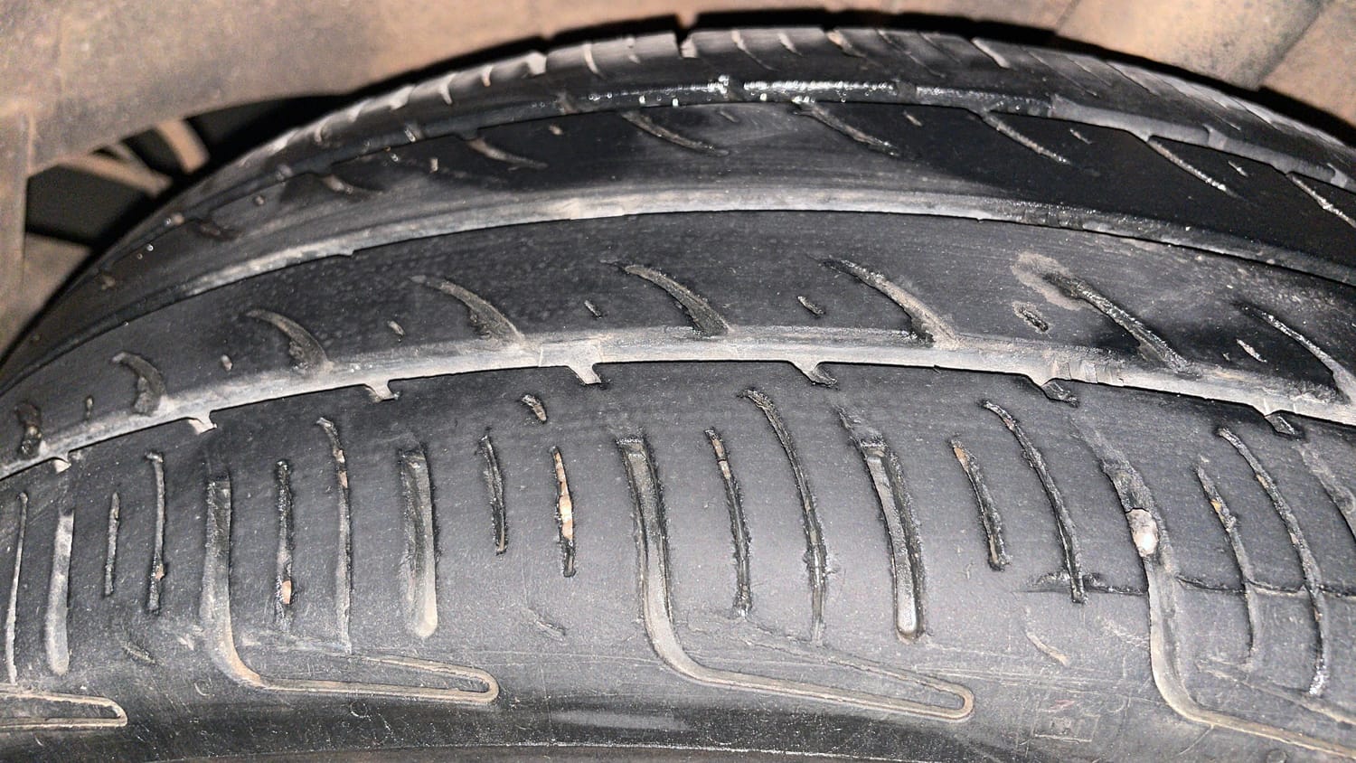 Used 2022 Renault Triber RXZ EASY-R AMT Dual Tone Petrol Automatic tyres LEFT REAR TYRE TREAD VIEW