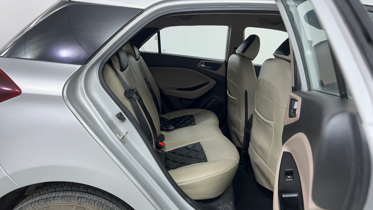 Used 2017 Hyundai Elite i20 Sportz 1.2 Petrol Manual interior RIGHT SIDE REAR DOOR CABIN VIEW