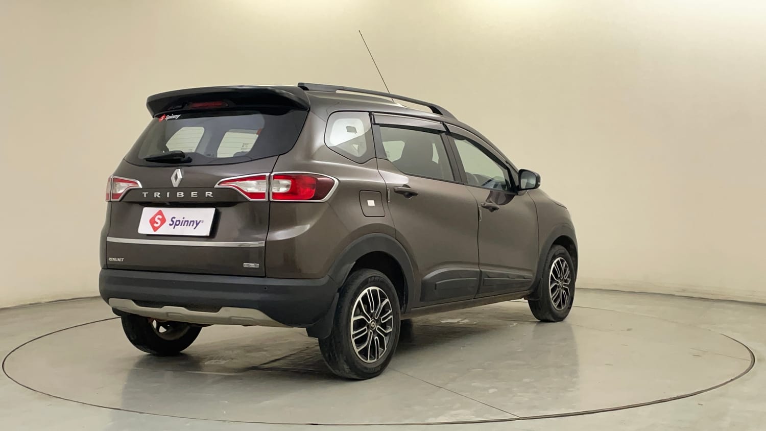 Used 2022 Renault Triber RXZ EASY-R AMT Dual Tone Petrol Automatic exterior RIGHT REAR CORNER VIEW