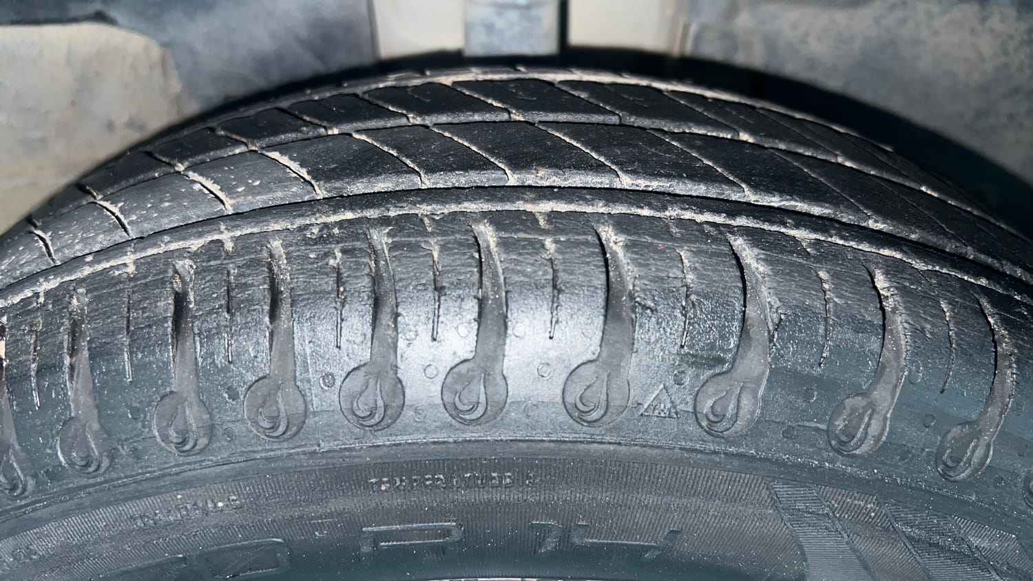 Used 2020 Renault Kwid RXT 1.0 AMT Opt Petrol Automatic tyres RIGHT FRONT TYRE TREAD VIEW