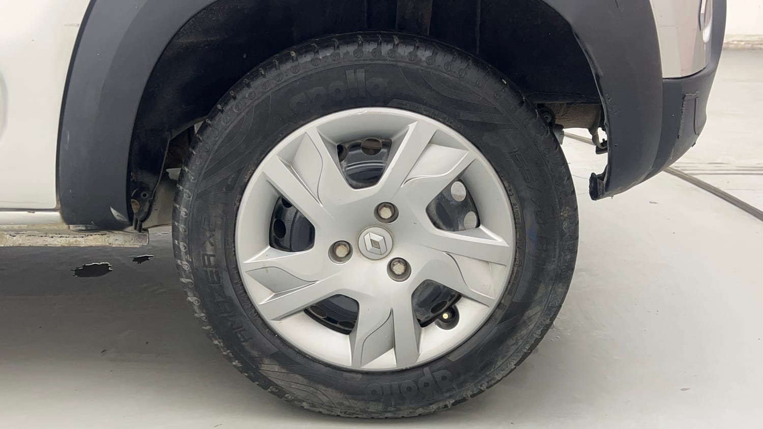Used 2020 Renault Kwid RXT 1.0 AMT Opt Petrol Automatic tyres LEFT REAR TYRE RIM VIEW