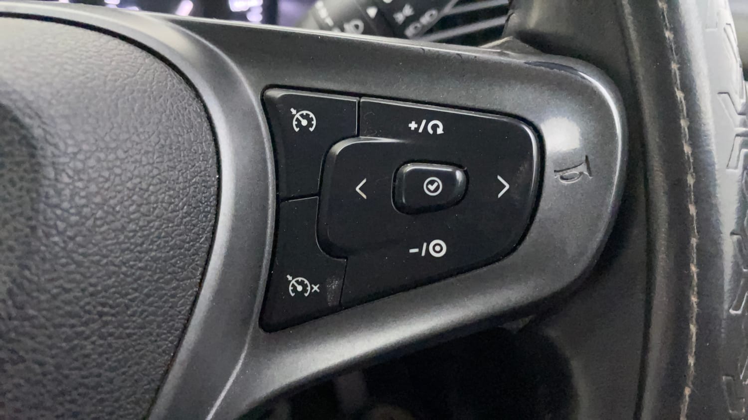 Used 2023 Tata Altroz XZ Plus (S) Diesel Diesel Manual top_features Cruise control