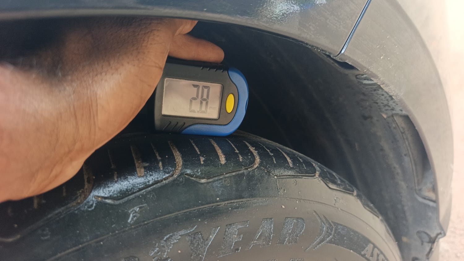 Used 2021 Hyundai New i20 Asta (O) 1.0 Turbo DCT Petrol Automatic tyres RIGHT FRONT TYRE TREAD VIEW