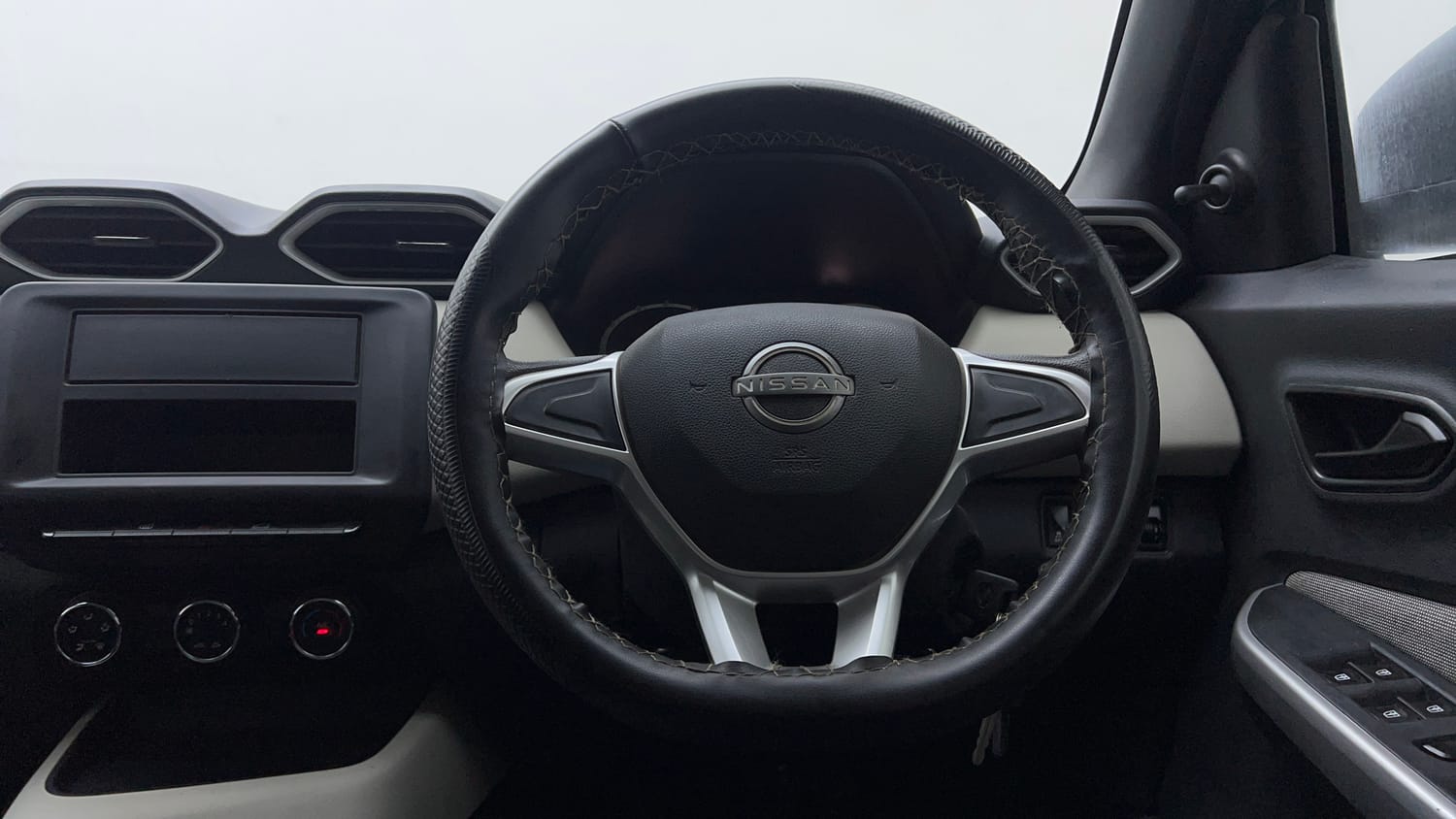 Used 2023 Nissan Magnite XE Petrol Manual interior STEERING VIEW