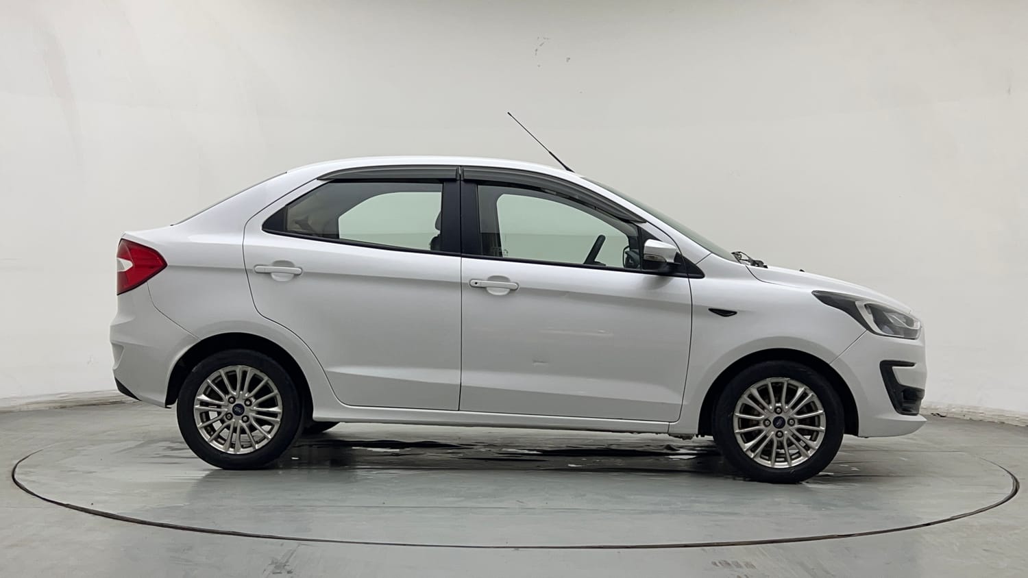 Used 2020 Ford Figo Aspire Titanium1.5 TDCi Diesel Manual exterior RIGHT SIDE VIEW