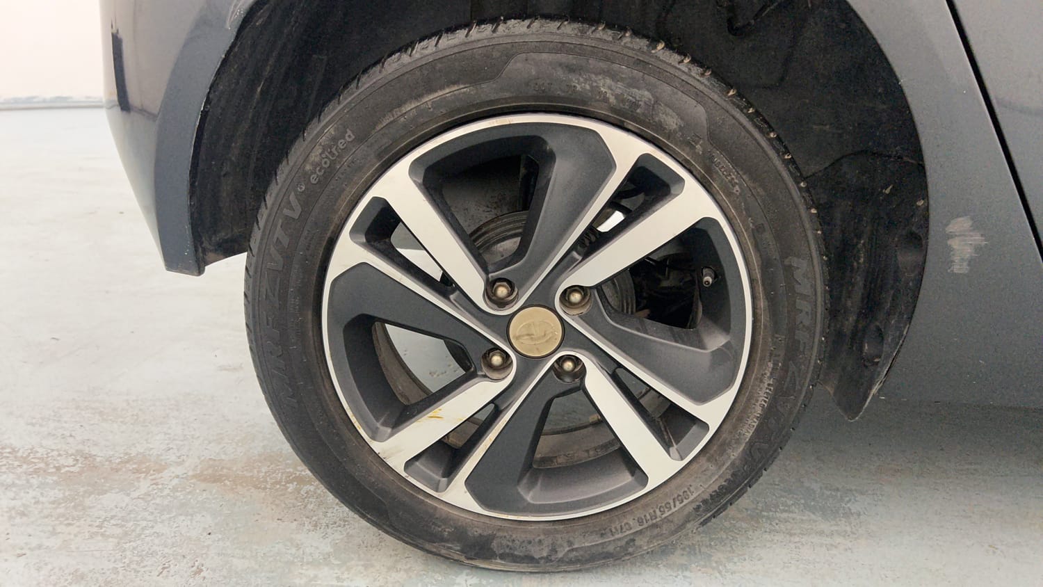 Used 2021 Tata Altroz XZ Petrol Petrol Manual tyres RIGHT REAR TYRE RIM VIEW