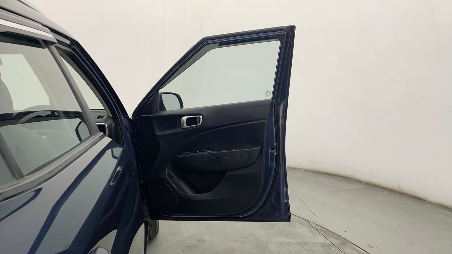 Used 2022 Hyundai Venue SX 1.5 CRDi Diesel Manual interior RIGHT FRONT DOOR OPEN VIEW